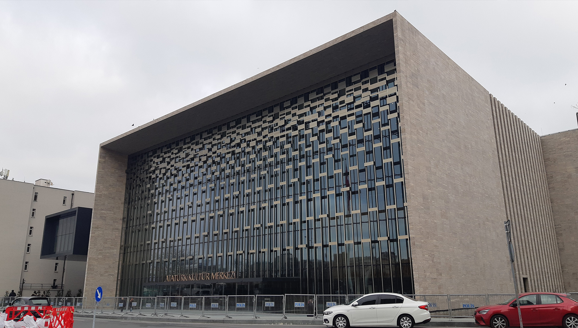 Atatürk Kültür Merkezi Yeniden Hizmete Açıldı